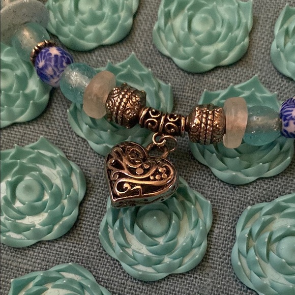 Handmade Jewlery Choker glass necklace with african glass beads & sliver details - Picture 2 of 7